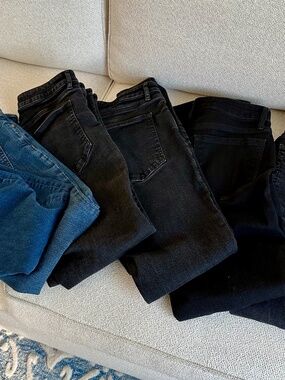 LOT of 6 pairs women's jeans - black and blue wash - LOFT and Old Navy